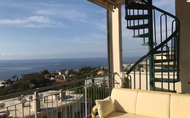 Carlo's BA27 - Sanremo Attico Cielo Mare -