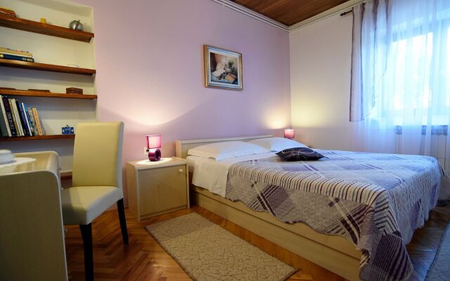 Holiday house Zlatna - with beautiful garden: Selca, Island Brac