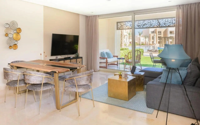 Elegant & Edgy 2 BR w Beach & Pool Mangroovy