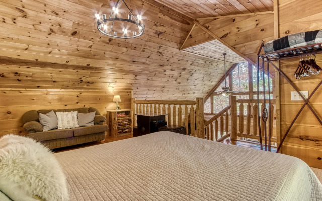 Dog Friendly Quiet Chalet Hot Tub Fireplace