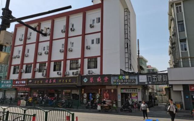 100 Inn (Small Shanghai pedestrian street)