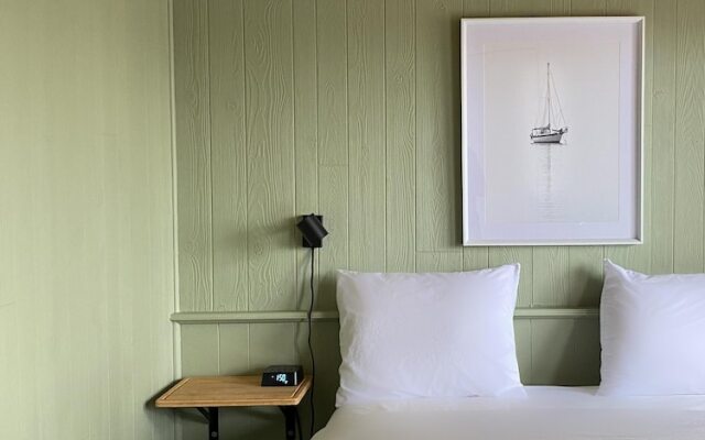 The River Hills Motel - Algoma, WI - Near Door County