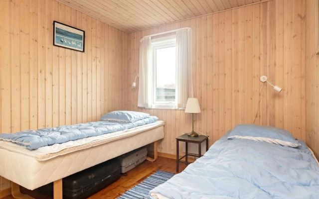 6 Person Holiday Home in Martofte