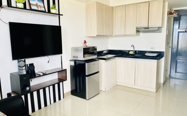 Mabolo Garden Flats by Sleeping Forest