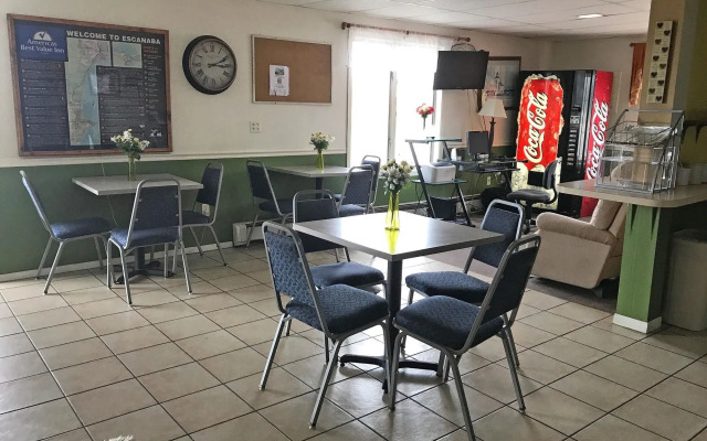 Econo Lodge Inn & Suites Escanaba North