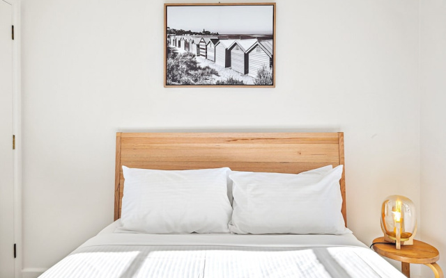 Modern East Melbourne 2-bed Apartment With Parking – Guest Rooms – Melbourne