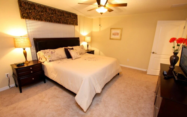 8888 Paradise Palms