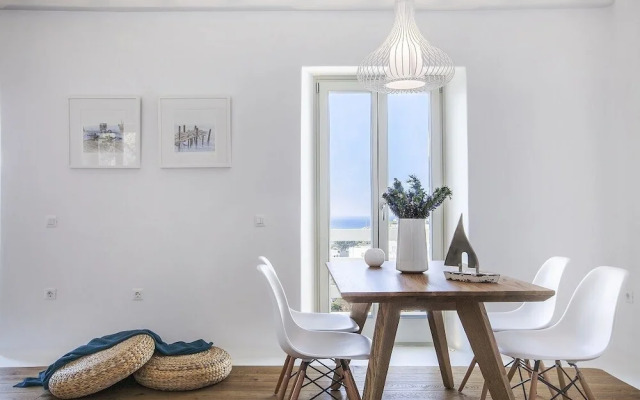 Villa Blue - White by Thea-concept