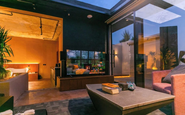 Portal Chalets With Private Pool-Al Arid