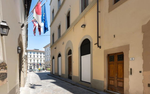 Terrace apt in Piazza Strozzi-center of Florence