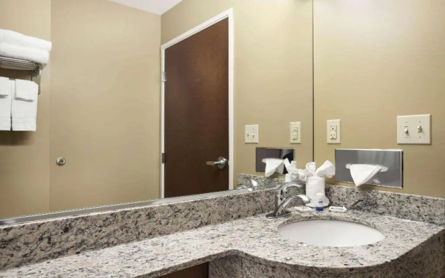 Microtel Inn & Suites By Wyndham Cambridge