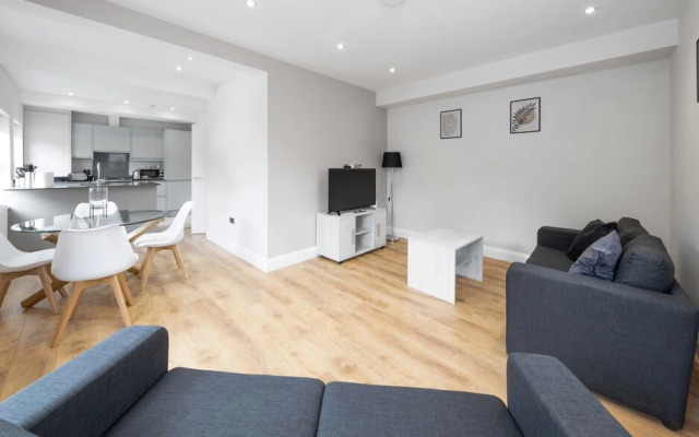 2 Bedroom Apartment near Town Center