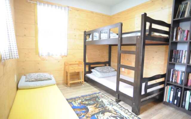 Basecamp Guesthouse - Hostel