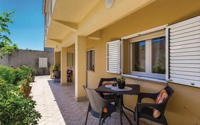 Charming One Bedroom Apartment Povljana