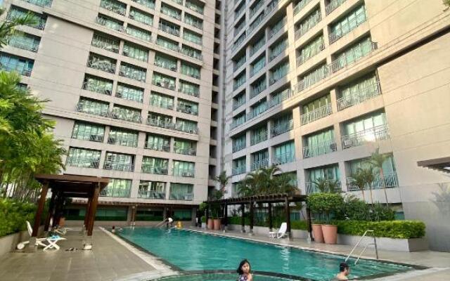 ORTIGAS 2 Br Corner Unit With 2 Queen Across Shangrila