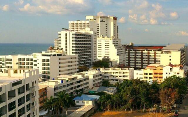 Cosy Beach View Condominium by 1015