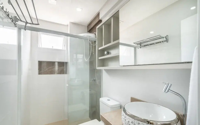 2BR Apt With BBQ in Meia Praia Mlo0601