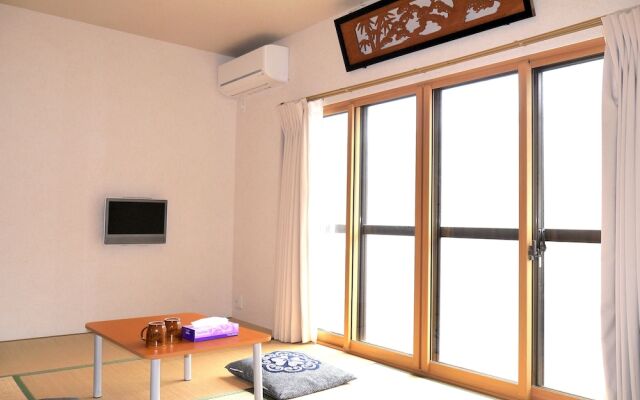 Guesthouse Osaka Tengachaya Station front hall