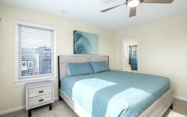 Azure 4 Bedroom Home by RedAwning