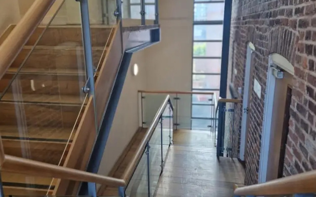 Remarkable 2-bed Apartment in Central Liverpool