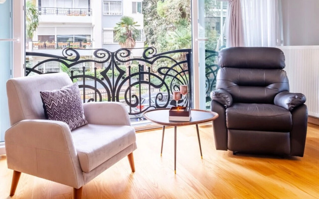 Sleek and Modern Flat Near Caddebostan Coast