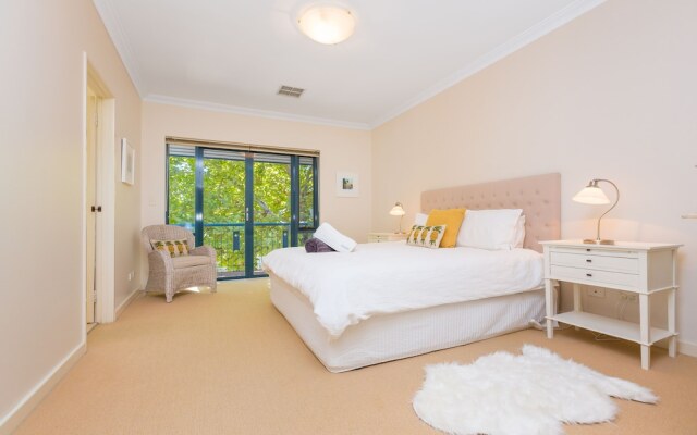 Luxurious Perth Townhouse