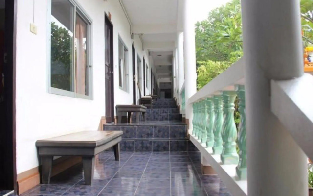 Baan Talay Guesthouse & Dormitory