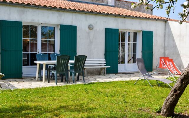 Spacious Holiday Home Near Sea in Loix