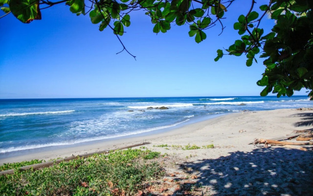 Makanas Beach Bungalows