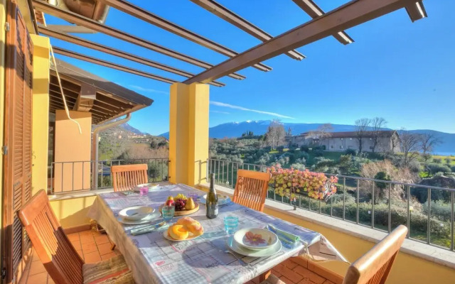 John's House-Lakeview & shared pool