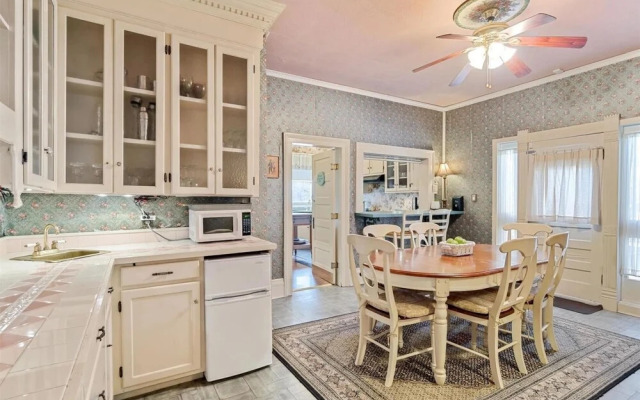 Four Winds Victorian Venue & Suites