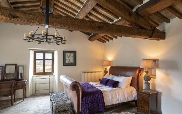 Umbrian Villa Retreat in Pietralunga With a Pool