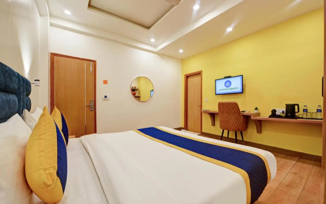 OYO Rooms 813 near Omaxe City Centre