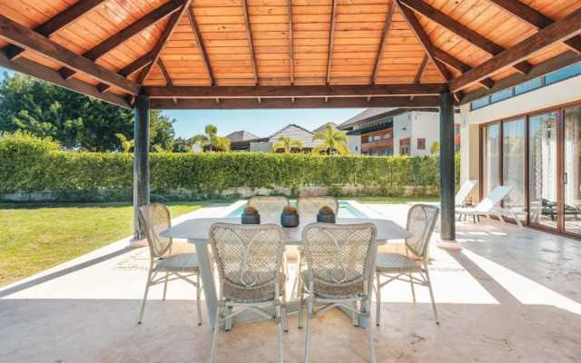 Modern Villa w Pool bbq at Green Village ABB