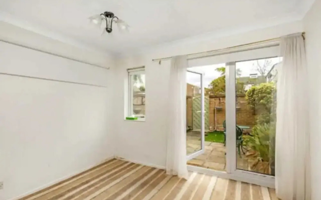 Charming 2 Bedroom Home in South London With Garden