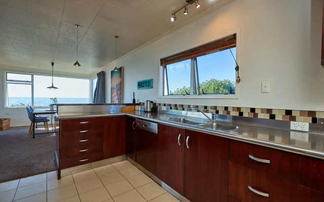 Ocean & Mountain Views - Relax & Enjoy