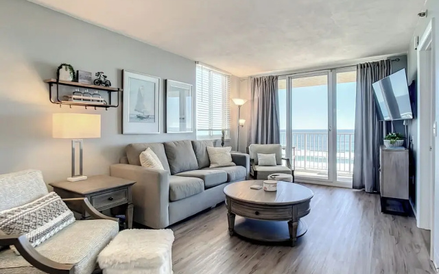Oceania Beach Club 706