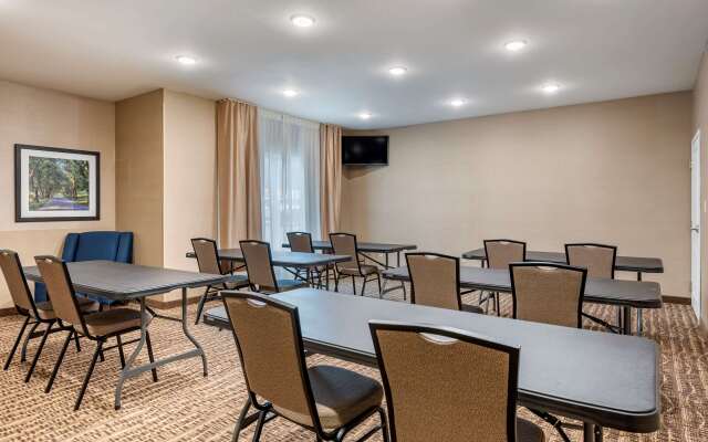 Comfort Inn & Suites Northern Kentucky