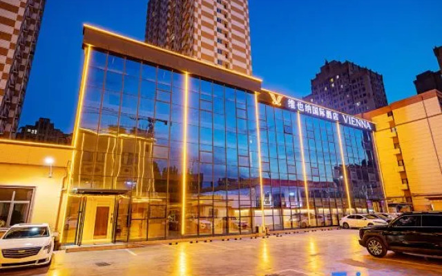 Vienna Hotel Zhengzhou Nanyang Road xinglongpu subway station