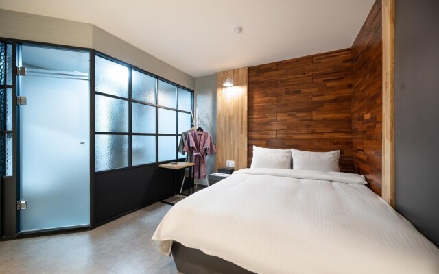 Chuncheon Hotel 121