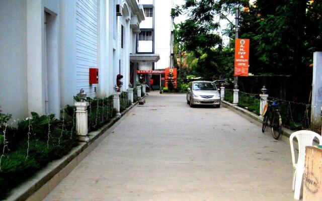 Hotel Monarch Aachal