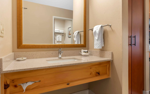 Best Western Plus Olympic Inn