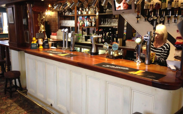 Halfway House Inn Country Lodge
