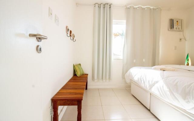 Linda casa c/piscina a beira mar AJA017