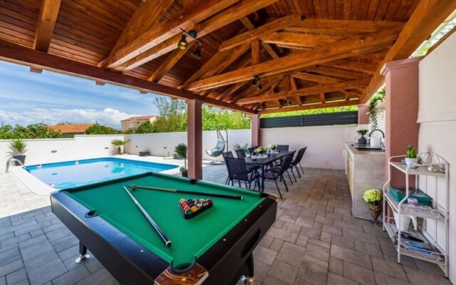 Luxury Villa With Pool - H