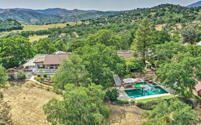 Unique 'yosemite Mountaintop Retreat' on 100 Acres
