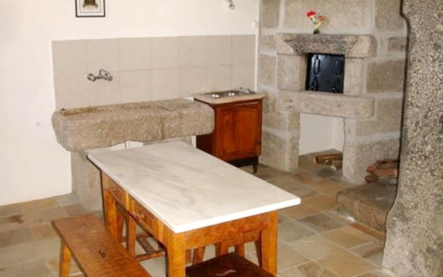 House With 3 Bedrooms in Valpedre, With Pool Access, Terrace and Wifi