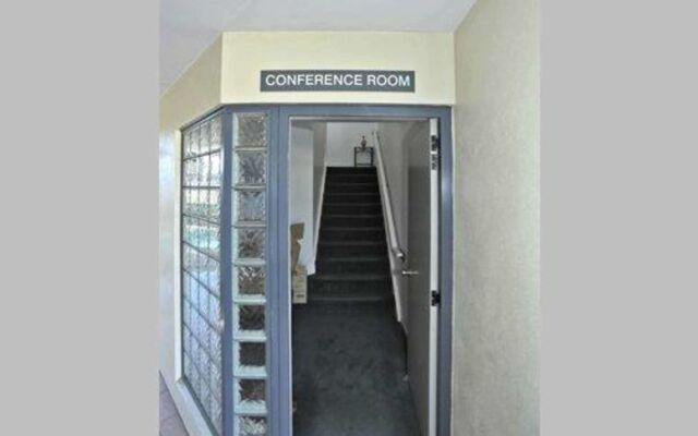 Academy Motor Inn