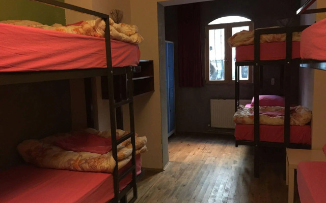 Innjoy Hostel - Adults Only