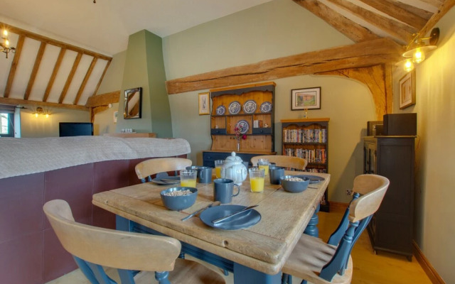 Chestnut Barn Runham 1880's Barn Conversion